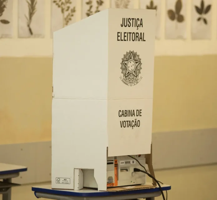 2 mesárias são presas por suspeita de propaganda para o PT
