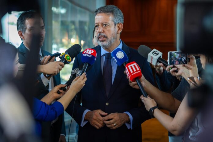 Arthur Lira defende diálogo e responsabilidade após reeleição de Lula