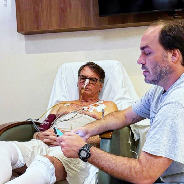 Bolsonaro mantém problemas de equilíbrio e sonolência, diz boletim médico