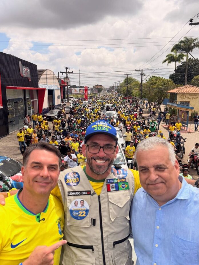 Deputado eleito pelo PL, Leonardo Dias diz que Flávio Bolsonaro está em “exílio” e chama Brasil de ditadura