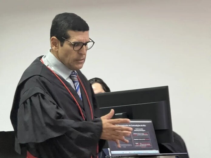 Homem é condenado por morte de jovem