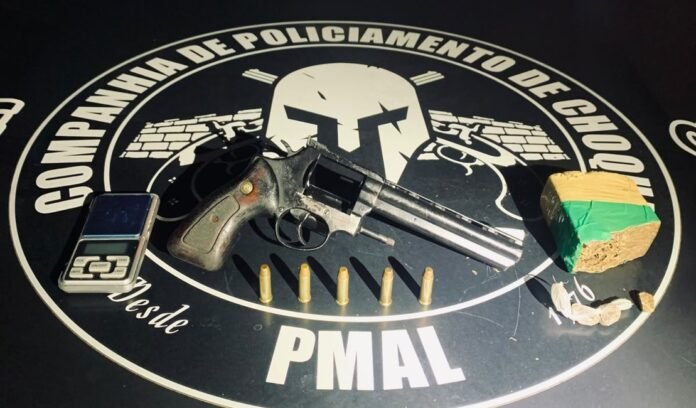 Homem é preso com arma de fogo e drogas após fuga