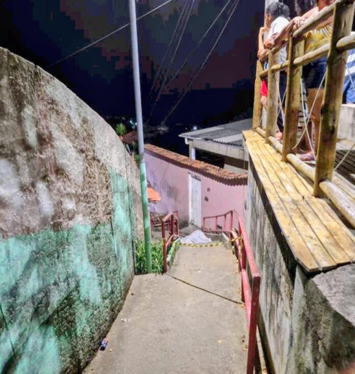 Jovem jogava bola com crianças quando foi assassinado em Ipioca; PC investiga