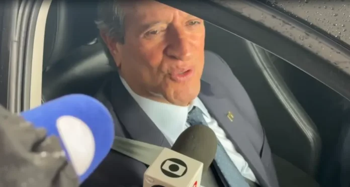 “Não gostei”, diz Valdemar da Costa Neto sobre carta de Flávio Bolsonaro