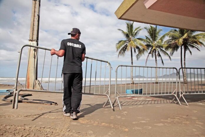 Nova lei quer proibir cobranças de taxas para acesso de praias, cachoeiras e ilhas públicas no Brasil