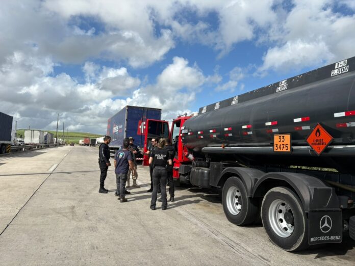 Operação Integrada fiscaliza caminhões-tanque e combustíveis