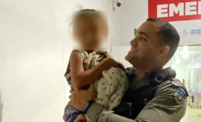 Polícia procura acusado de agredir companheira com neta no colo