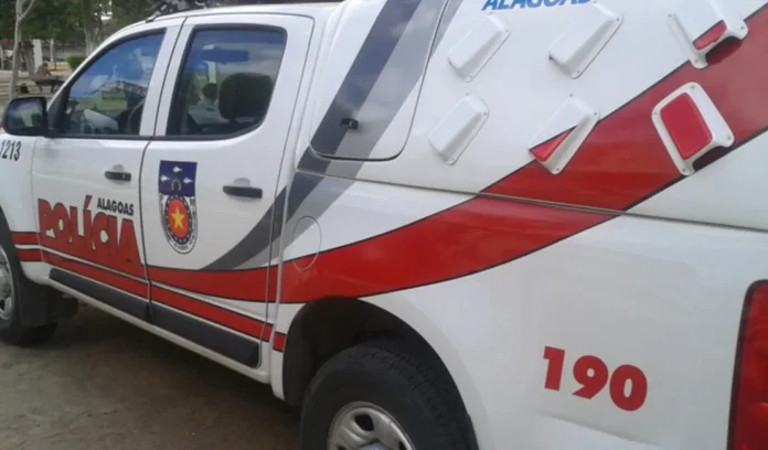 Suspeitos atiram contra guarnições da Rotam, fogem por terreno baldio e abandonam arma e drogas no São Jorge