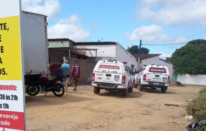 Vítima de atentado é socorrida em estado gravíssimo após ser atingida na cabeça
