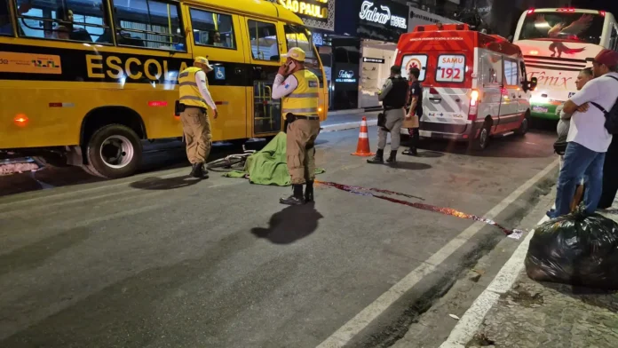 Adolescente de 14 anos em bicicleta morre atropelado por ônibus